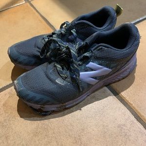 Girls new balance tennis shoes